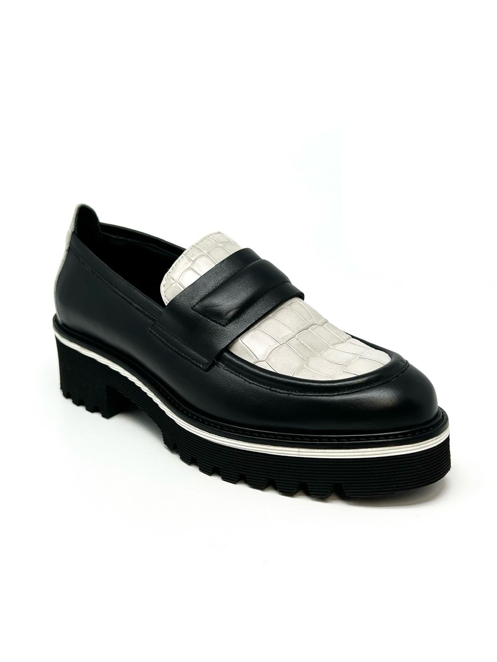 M.Gemi Elsa Loafer Black & Natural Ivory Size 38/7.5 Croc Embossed Shoes EUC